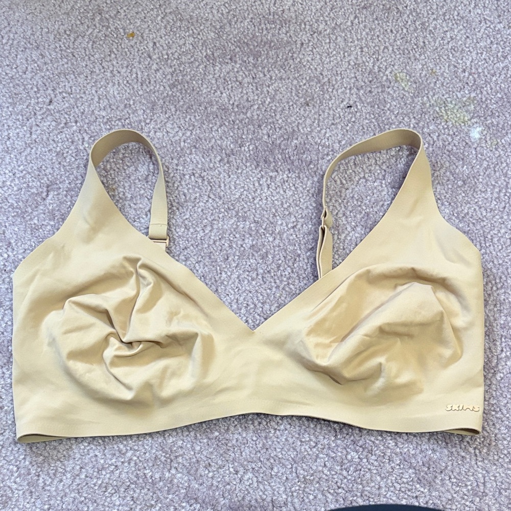 Skims Naked Plunge Bra in the shade Clay